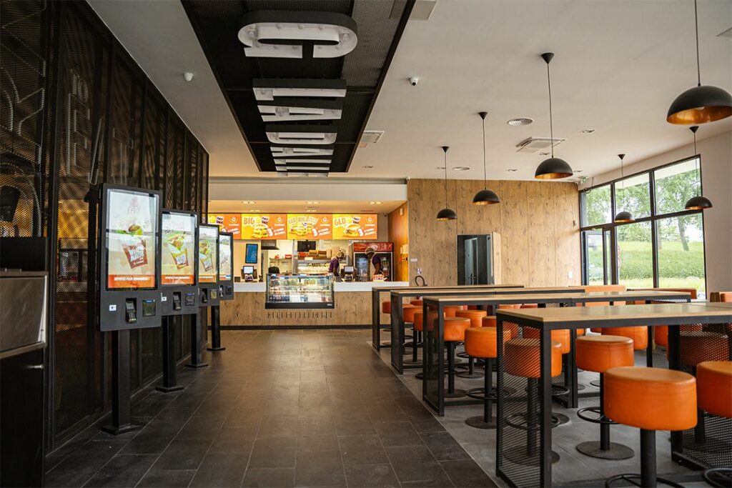 Intérieur d'un fast food G La Dalle
